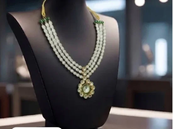 Classic Pearl Necklace with Floral Pendant Classic Pearl Necklace with Floral Pendant
